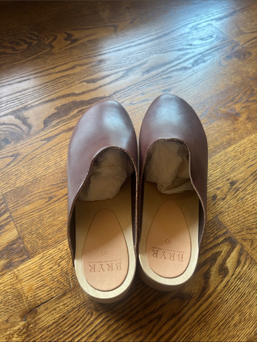 Bryr Brown Leather Women's Slip-On Clogs - Picture 2 of 5